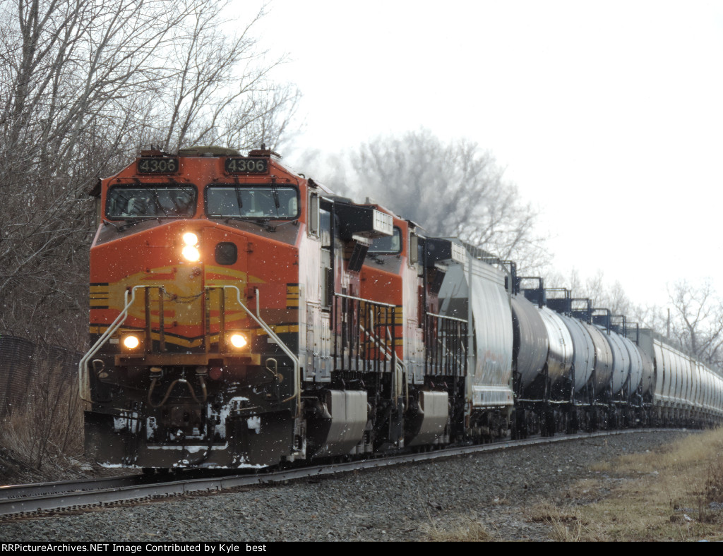 BNSF 4306 on 309